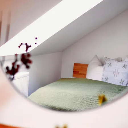 Helles Design-Loft im Zentrum mit Schlossbergblick *